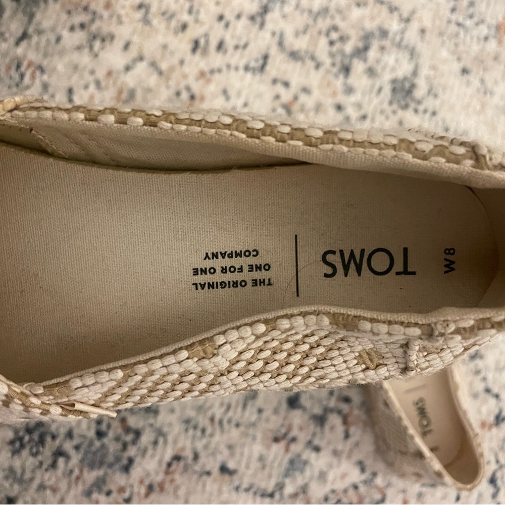 Worn once (by original owner) Toms shoes size 8. Tan pattern. Did not fit me - Picture 2 of 6